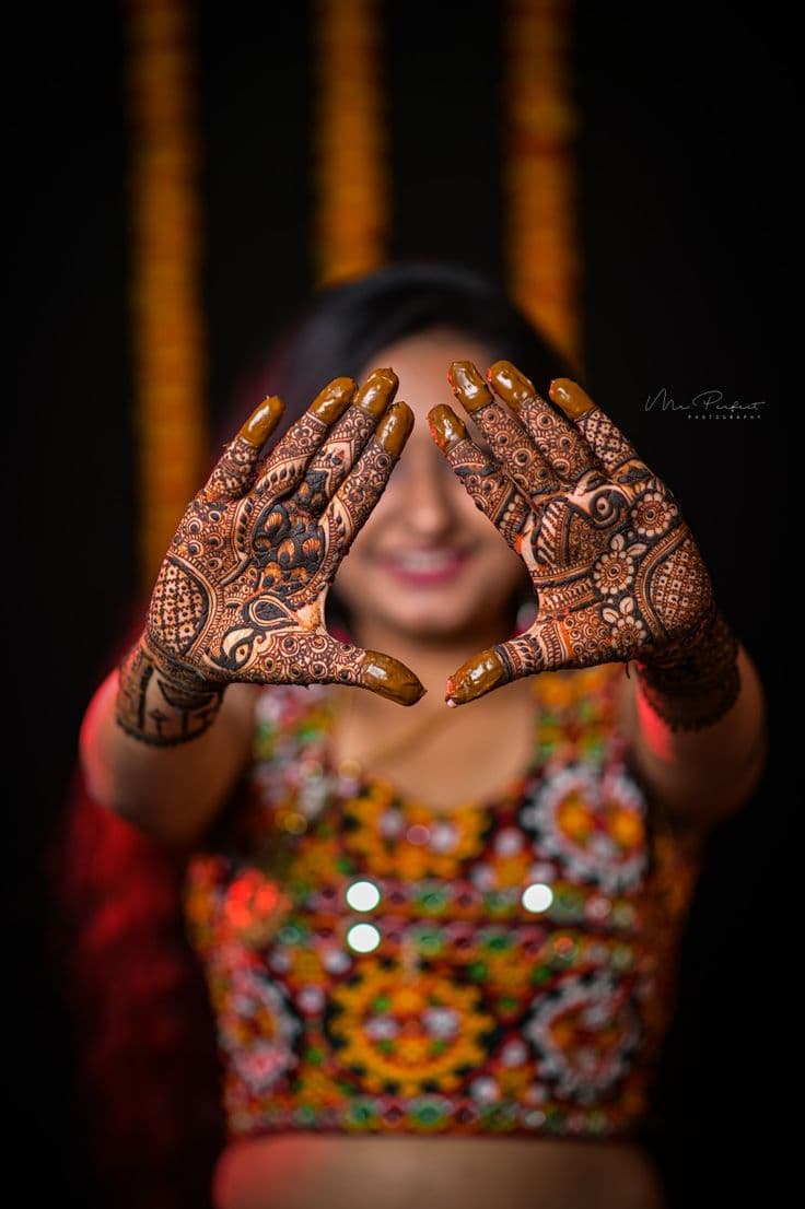 Artistic Mehndi Application